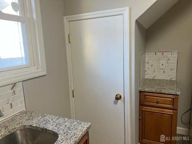 Building Photo - 104 W High St