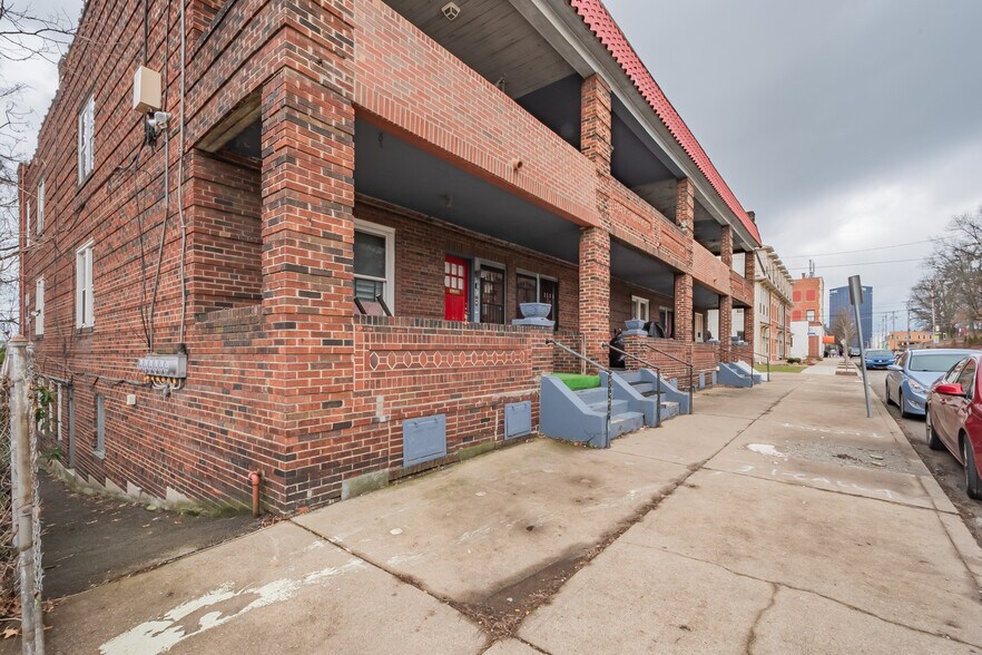 Building Photo - 2114 Bedford Ave