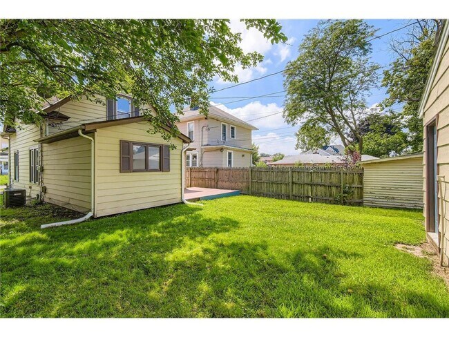 Building Photo - 915 Fuller Ave