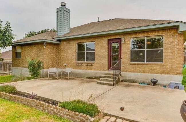 Building Photo - 910 Wild Petunia Way