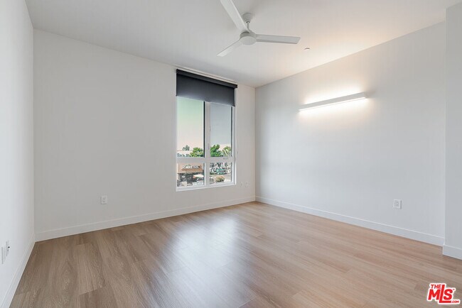 Building Photo - 10601 Washington Blvd