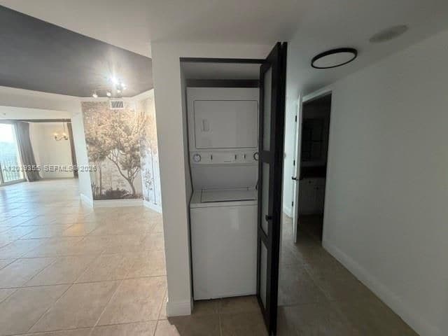Building Photo - 520 SE 5 Ave