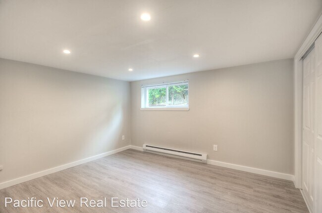 Building Photo - 802 15th Ave