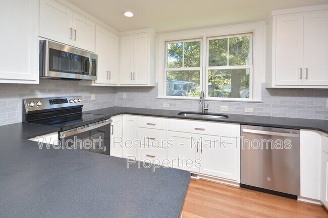 Building Photo - 2314 Stroller Ave
