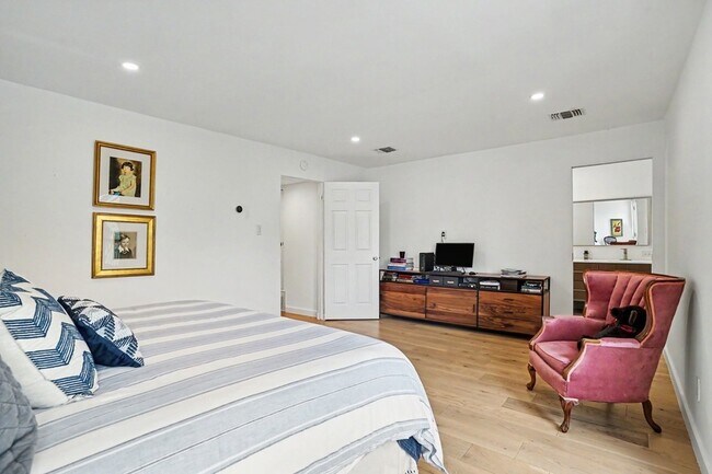 Building Photo - 12368 Montego Plaza