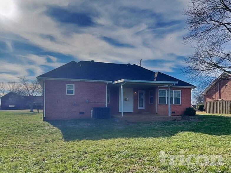 Building Photo - 146B Waterford Way