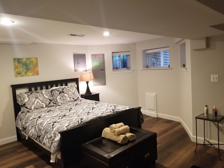 Large bedroom - 1023 Columbia Rd NW