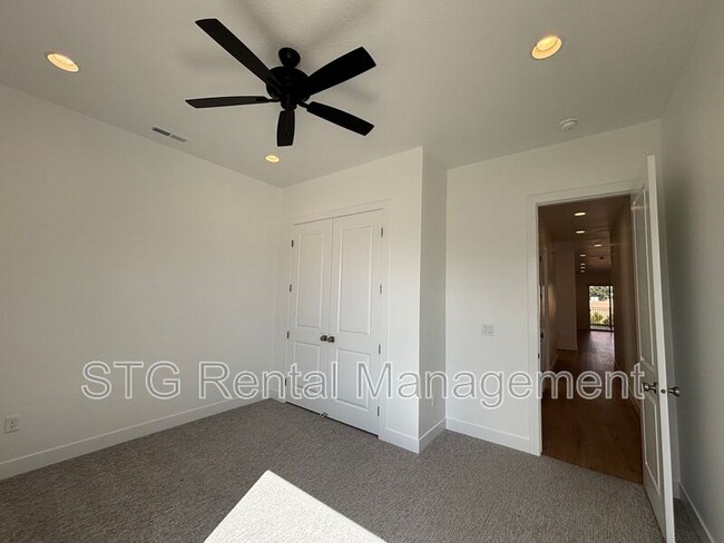 Building Photo - 2963 E Snowberry Dr