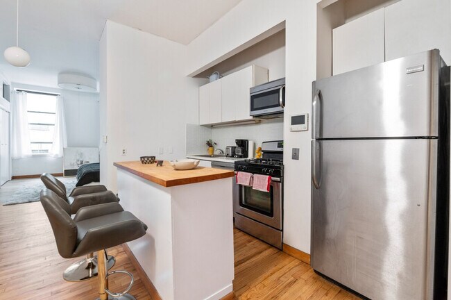 Building Photo - 154 Chambers St