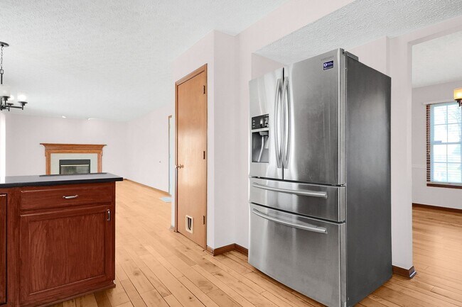 Building Photo - 3 Bedroom Home For Rent