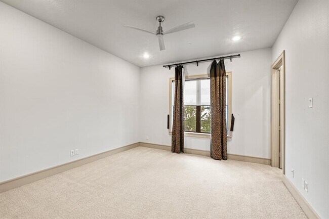 Building Photo - 1405 Lake Pointe Pkwy