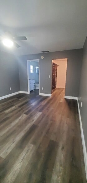 Master bedroom - 6785 Sandwater Trl N