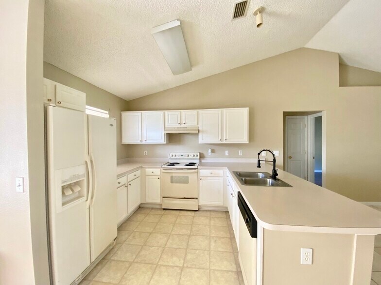 Building Photo - 921 Shenandoah Ave