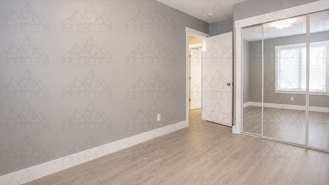 Building Photo - Renovated 3 bed 2 bath!