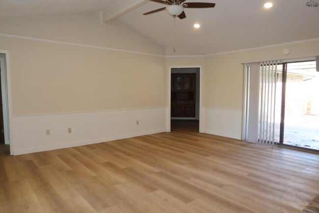 Building Photo - 4819 Royal Oak St