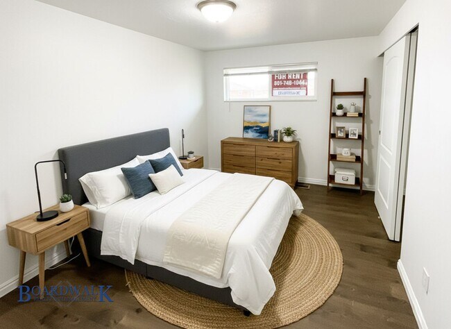 Building Photo - Charming Brick Rambler