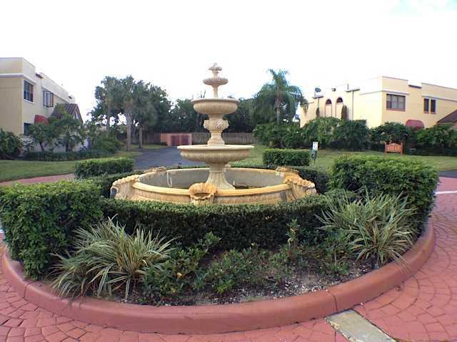 Building Photo - 49 Uno Lago Dr