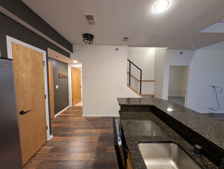 Building Photo - 2121 S Kinnickinnic Ave