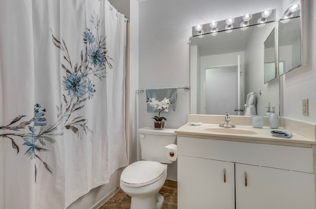 Bathroom - 95-664 Wikao St