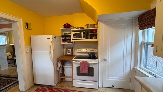 Building Photo - 505 N 16th Ave E