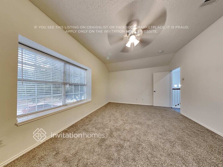 Building Photo - 2107 Camelot Dr