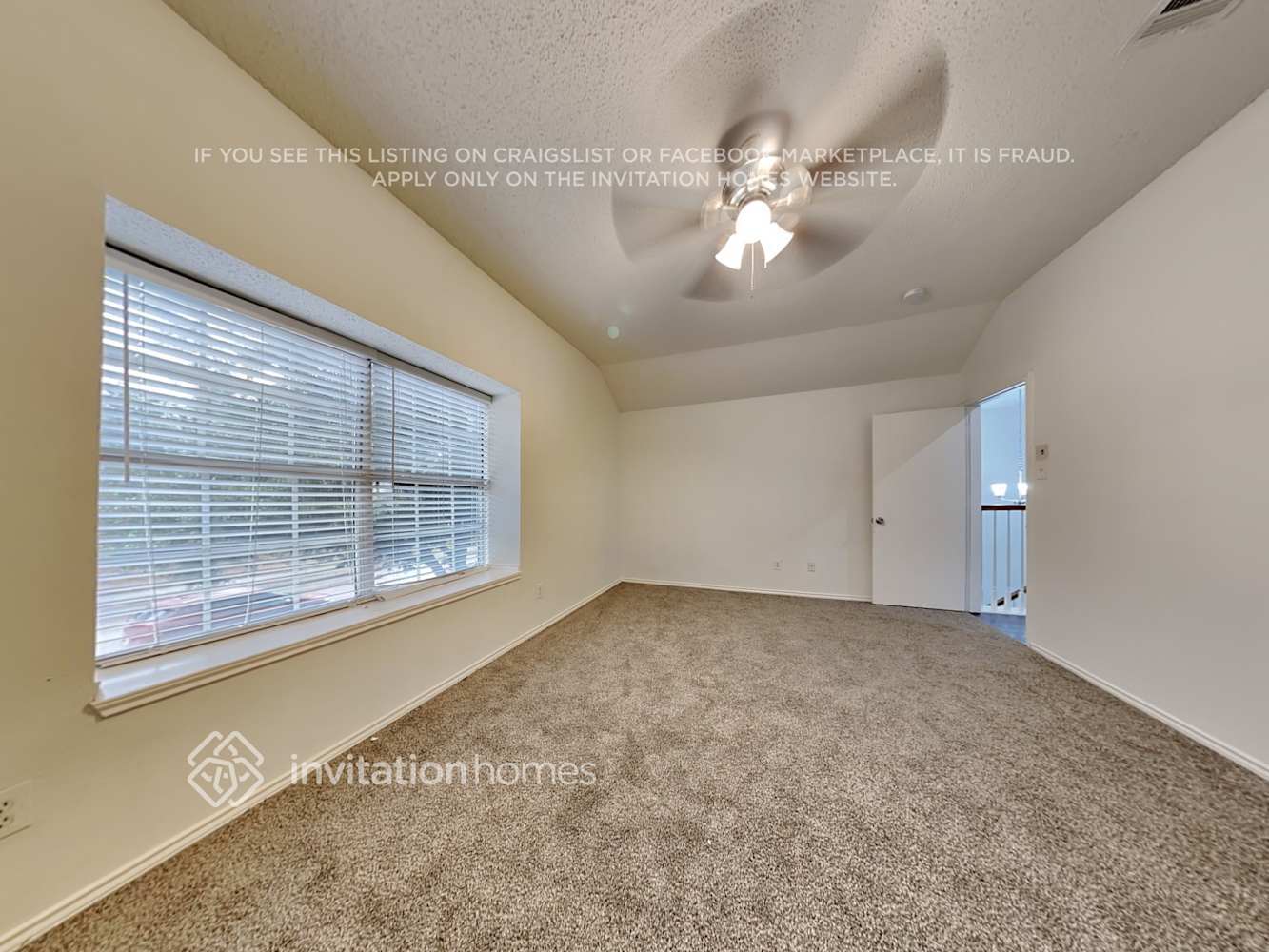 Building Photo - 2107 Camelot Dr