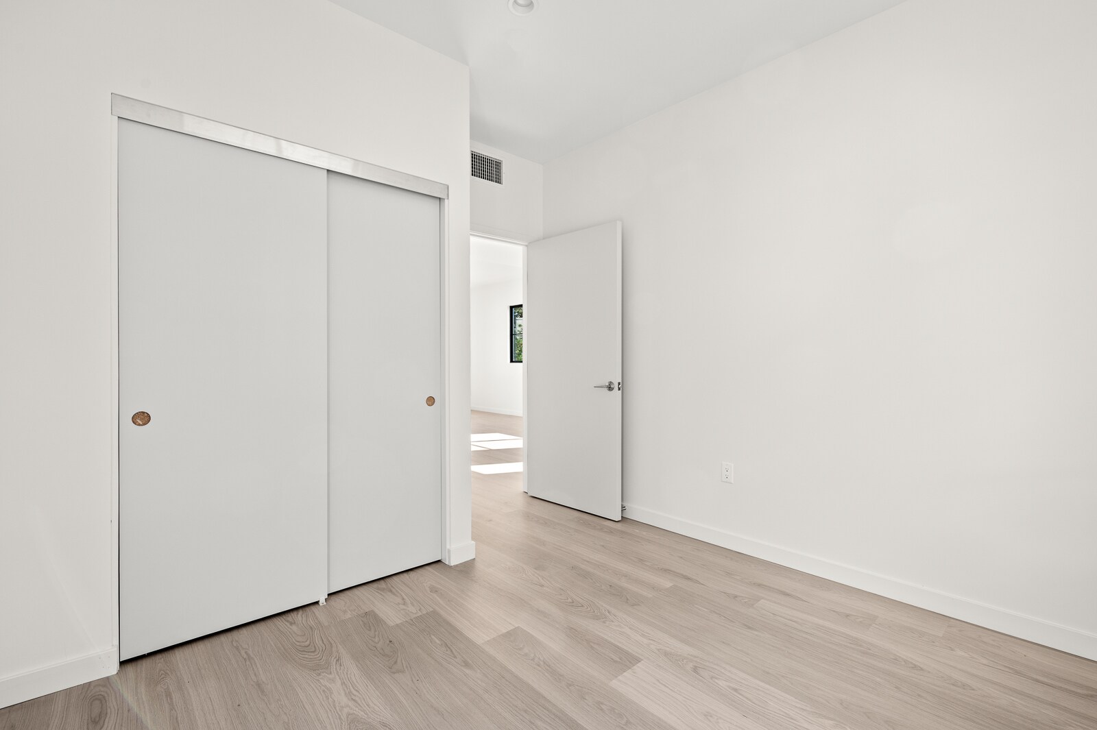 Building Photo - 200 S 2nd Ave