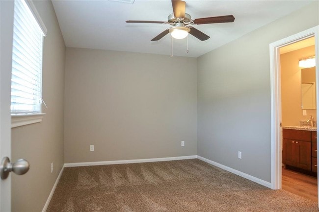 Building Photo - 118 Artesian Way