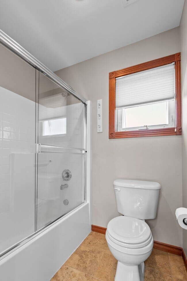 Building Photo - 3Bd/3Ba Seattle House