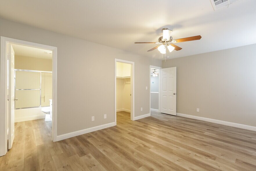 Building Photo - 11738 Magliana St