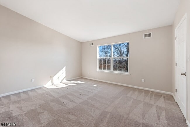 Building Photo - 90 Crestview Ln