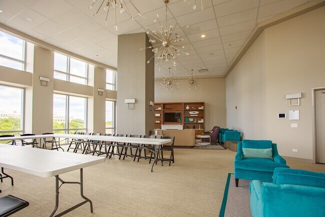 Building Photo - 1211 S Prairie Ave