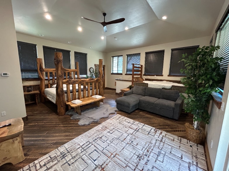 Building Photo - 751 Sun Pillar Loop