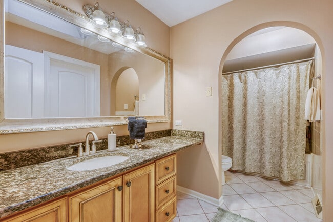 Building Photo - 7642 W 92nd Pl