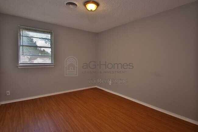 Building Photo - 405 Yukon Ave