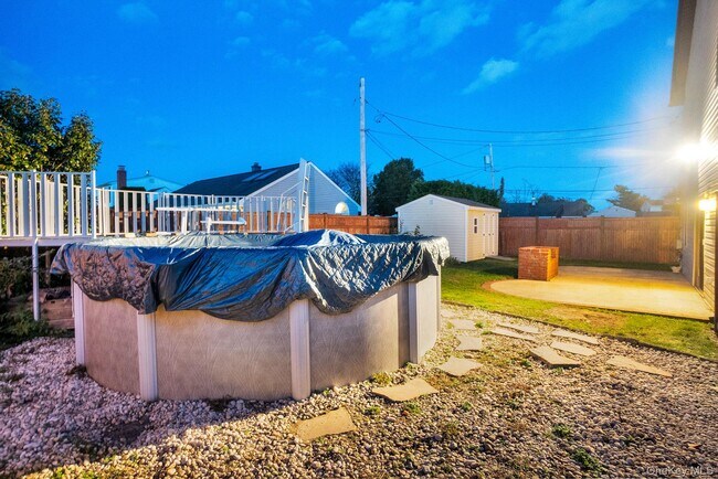 Building Photo - 8 Pearl St