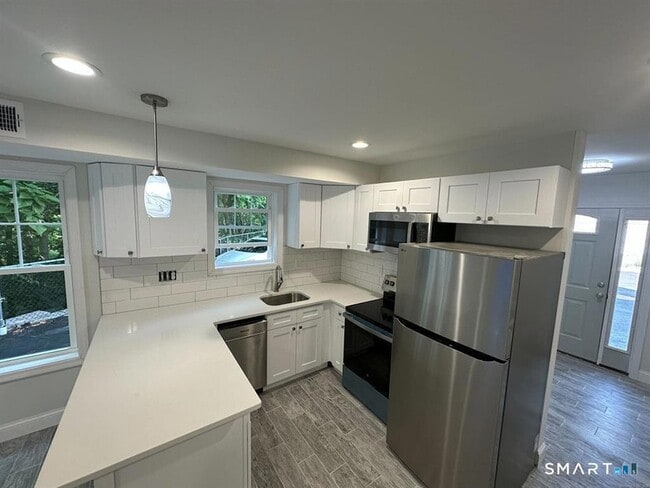 Building Photo - 1083 Whalley Ave