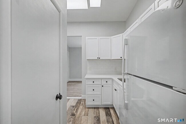 Building Photo - 81 Coalpit Hill Rd