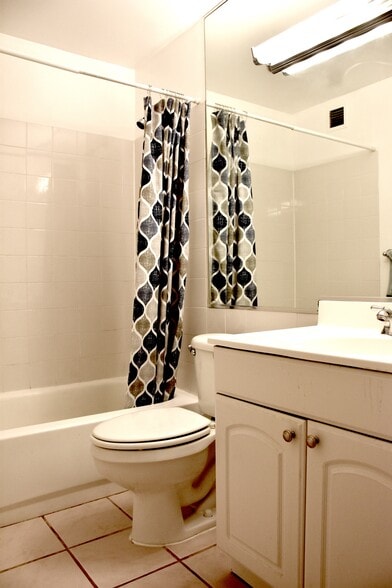 Bathroom 2 - 1636 N Wells St