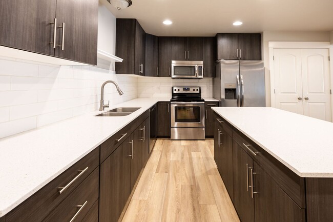 Building Photo - Beautiful Townhome in Rexburg Close to Campus