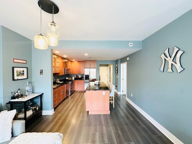 Building Photo - 1125 Maxwell Ln