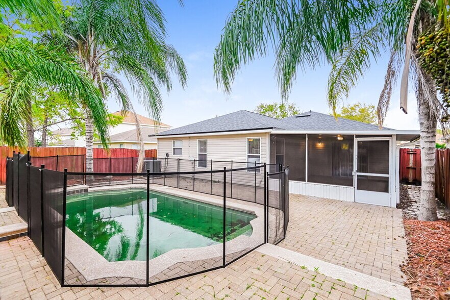 Building Photo - 14414 Woodfield Cir S