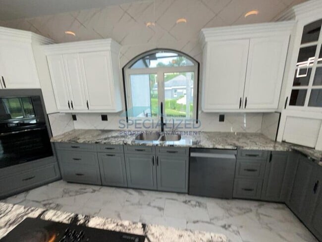 Building Photo - 8131 Vineland Oaks Blvd