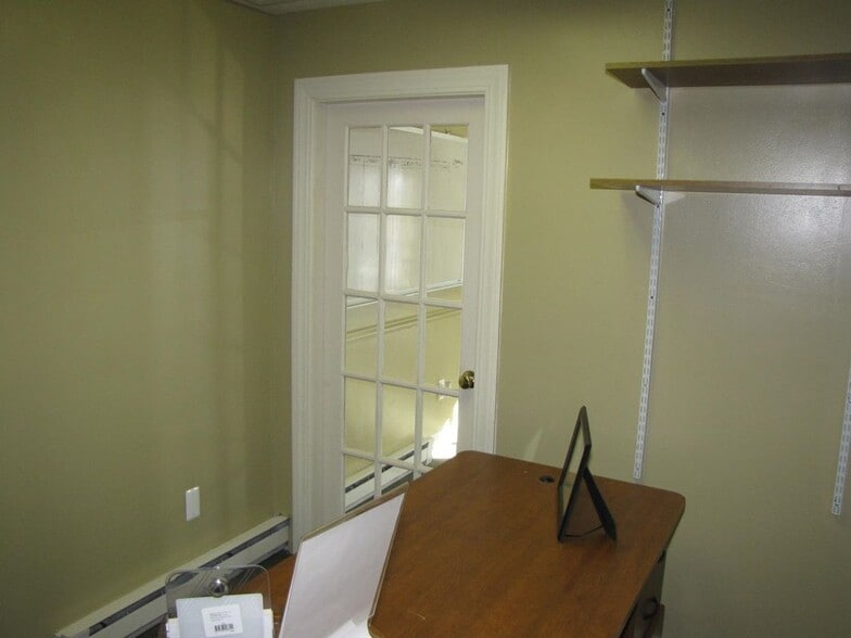 Building Photo - 1100 Valley