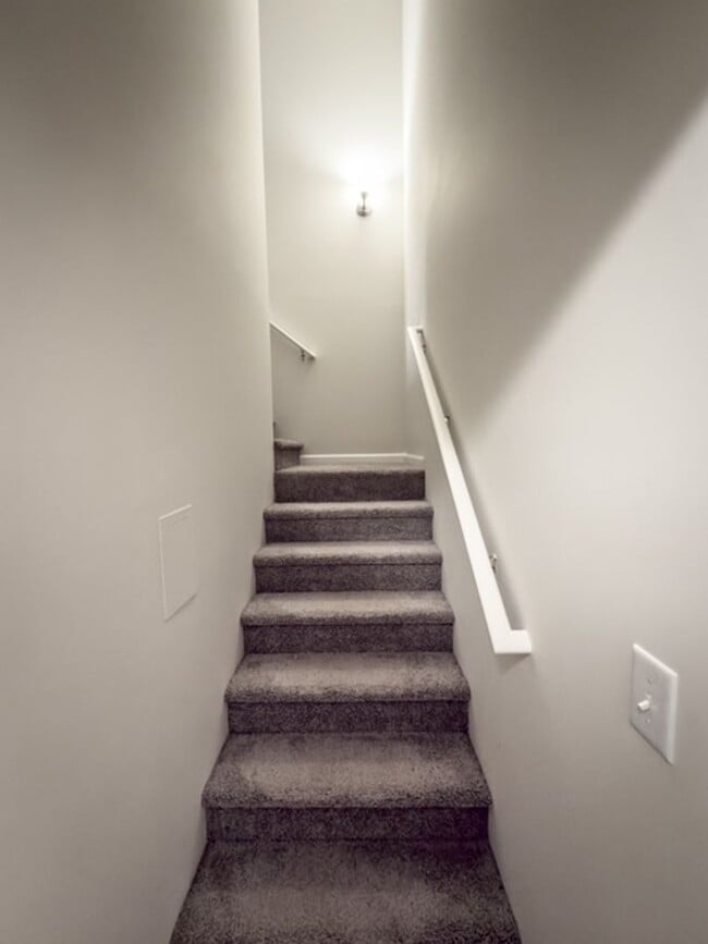 Building Photo - Beautiful Home with Fenced Backyard Near UGA Vet School