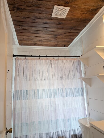 Building Photo - 1021 E 76th St