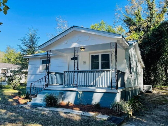 Building Photo - Florida Cottage with a Bonus Room ready for move in!