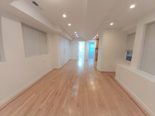 Living room with dinning area - 1939 15th St