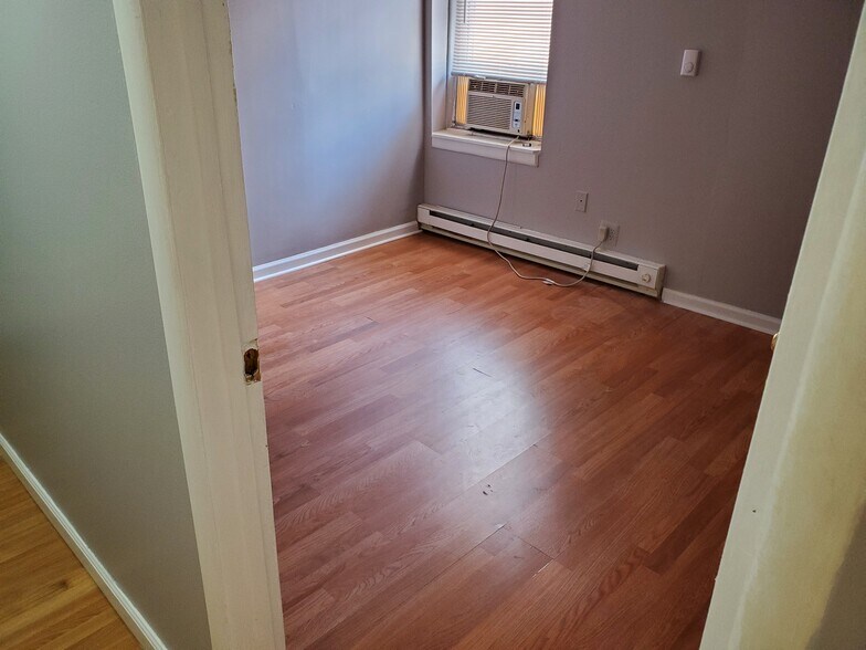 unfurnished - 1909 Chestnut St