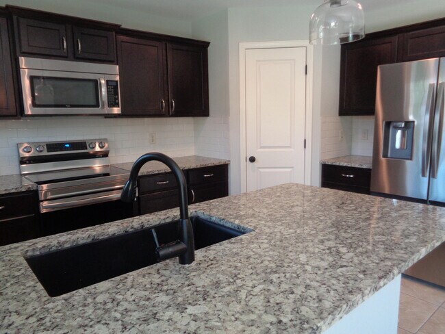 Building Photo - 5103 Grayling Ct